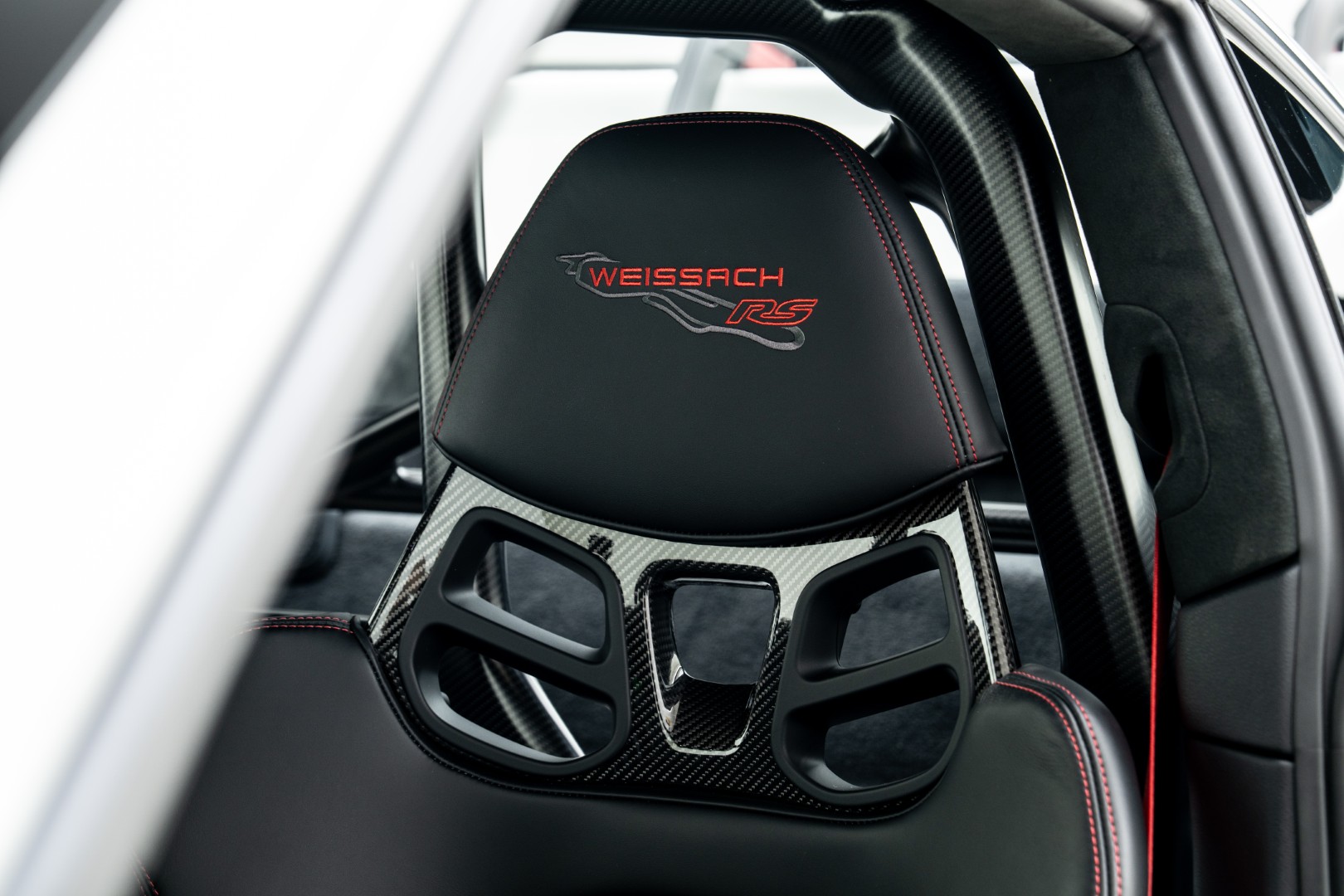 2023 PORSCHE 911 GT3 RS WEISSACH. CARBON CERAMIC BRAKES. SUSPENSION LIFTER. HIGH SPEC. MAIN DEALER S